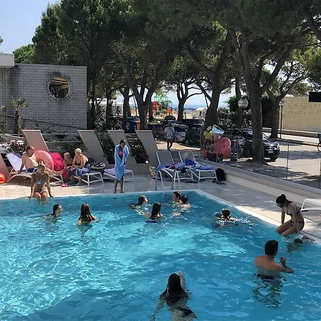 Grand Playa Готель